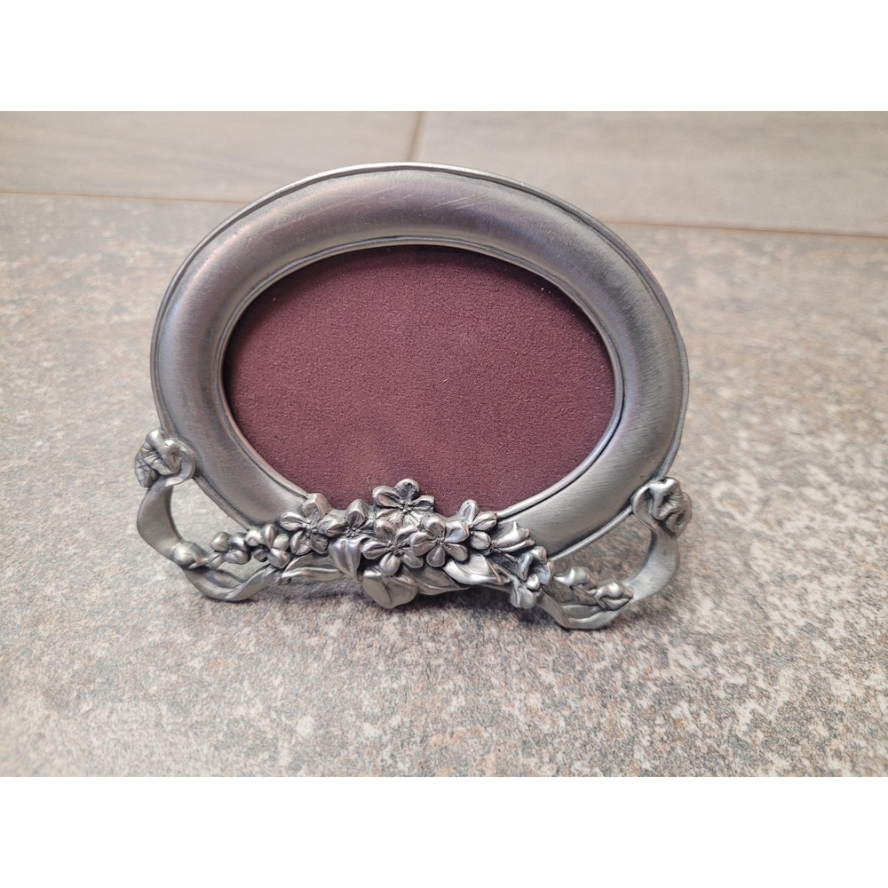 Romantic Small 1990 Vintage Seagull Pewter Canada Floral Oval Picture Frame